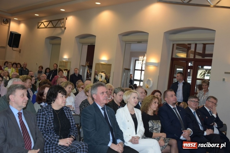 Zdjęcie w galerii na portalu naszraciborz.pl: Na słodko i przy muzyce. Kiermasz w Tworkowie [FOTO i WIDEO] wiadomości z regionu