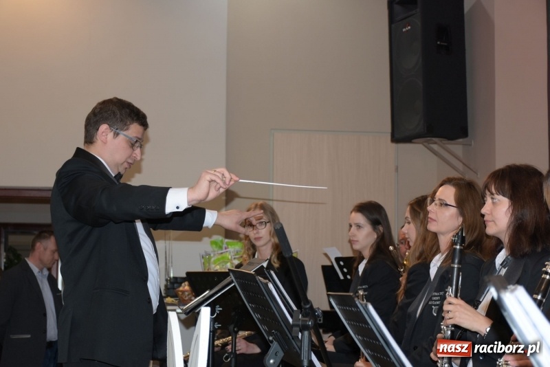 Zdjęcie w galerii na portalu naszraciborz.pl: Na słodko i przy muzyce. Kiermasz w Tworkowie [FOTO i WIDEO] wiadomości z regionu