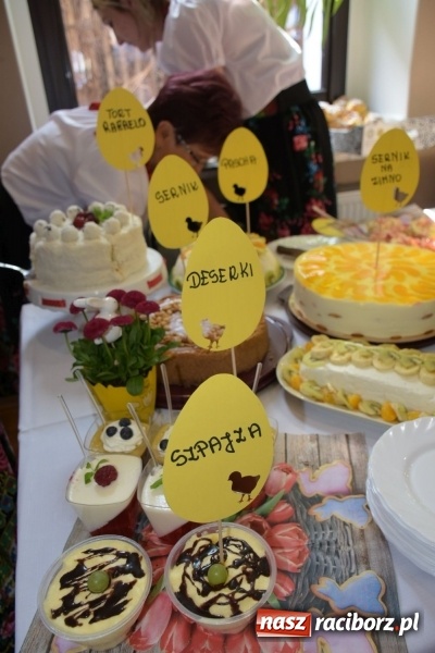 Zdjęcie w galerii na portalu naszraciborz.pl: Na słodko i przy muzyce. Kiermasz w Tworkowie [FOTO i WIDEO] wiadomości z regionu