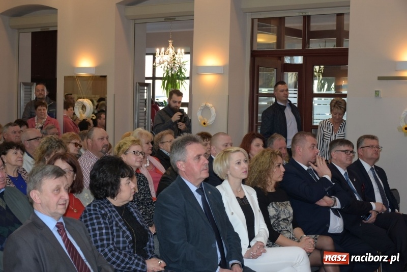 Zdjęcie w galerii na portalu naszraciborz.pl: Na słodko i przy muzyce. Kiermasz w Tworkowie [FOTO i WIDEO] wiadomości z regionu