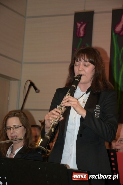 Zdjęcie w galerii na portalu naszraciborz.pl: Na słodko i przy muzyce. Kiermasz w Tworkowie [FOTO i WIDEO] wiadomości z regionu