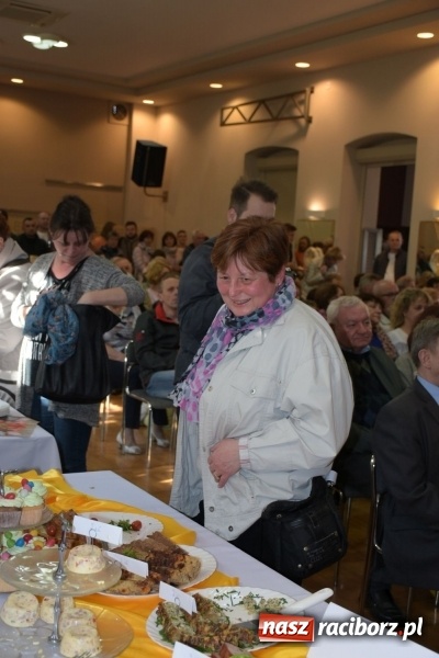Zdjęcie w galerii na portalu naszraciborz.pl: Na słodko i przy muzyce. Kiermasz w Tworkowie [FOTO i WIDEO] wiadomości z regionu