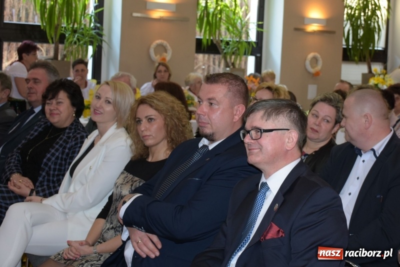 Zdjęcie w galerii na portalu naszraciborz.pl: Na słodko i przy muzyce. Kiermasz w Tworkowie [FOTO i WIDEO] wiadomości z regionu