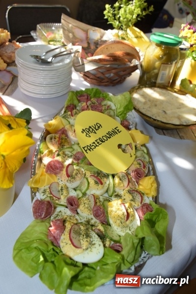 Zdjęcie w galerii na portalu naszraciborz.pl: Na słodko i przy muzyce. Kiermasz w Tworkowie [FOTO i WIDEO] wiadomości z regionu