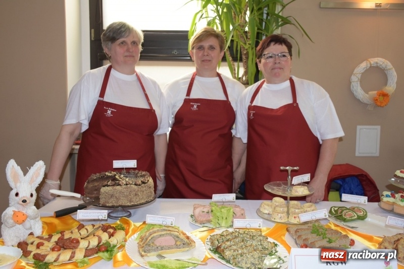 Zdjęcie w galerii na portalu naszraciborz.pl: Na słodko i przy muzyce. Kiermasz w Tworkowie [FOTO i WIDEO] wiadomości z regionu