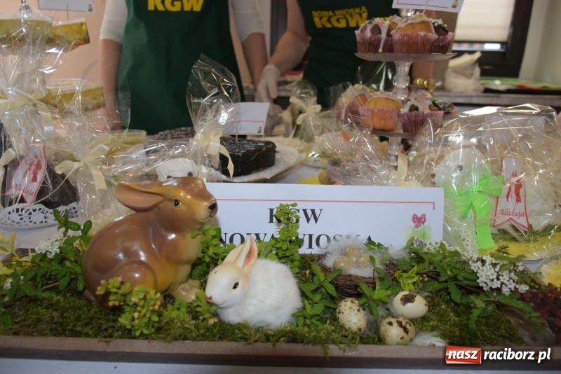 Zdjęcie w galerii na portalu naszraciborz.pl: Na słodko i przy muzyce. Kiermasz w Tworkowie [FOTO i WIDEO] wiadomości z regionu