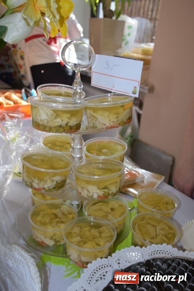 Zdjęcie w galerii na portalu naszraciborz.pl: Na słodko i przy muzyce. Kiermasz w Tworkowie [FOTO i WIDEO] wiadomości z regionu