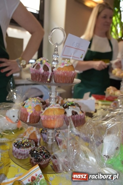 Zdjęcie w galerii na portalu naszraciborz.pl: Na słodko i przy muzyce. Kiermasz w Tworkowie [FOTO i WIDEO] wiadomości z regionu