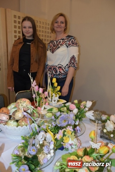 Zdjęcie w galerii na portalu naszraciborz.pl: Na słodko i przy muzyce. Kiermasz w Tworkowie [FOTO i WIDEO] wiadomości z regionu