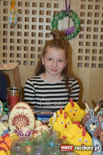 Zdjęcie w galerii na portalu naszraciborz.pl: Na słodko i przy muzyce. Kiermasz w Tworkowie [FOTO i WIDEO] wiadomości z regionu