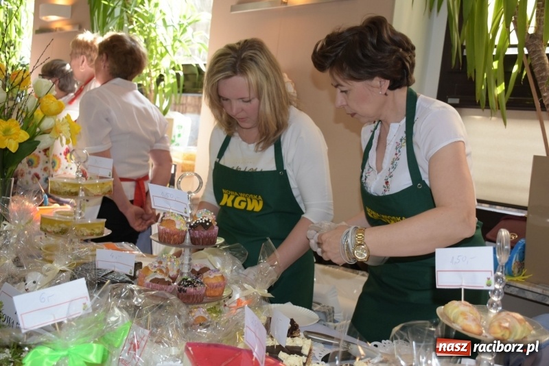 Zdjęcie w galerii na portalu naszraciborz.pl: Na słodko i przy muzyce. Kiermasz w Tworkowie [FOTO i WIDEO] wiadomości z regionu