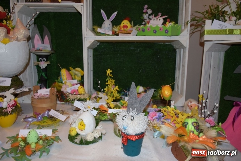 Zdjęcie w galerii na portalu naszraciborz.pl: Na słodko i przy muzyce. Kiermasz w Tworkowie [FOTO i WIDEO] wiadomości z regionu