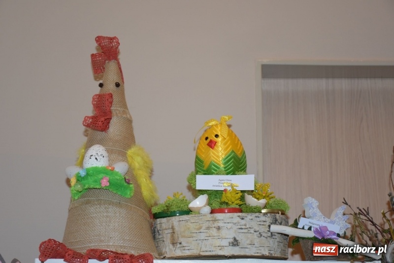 Zdjęcie w galerii na portalu naszraciborz.pl: Na słodko i przy muzyce. Kiermasz w Tworkowie [FOTO i WIDEO] wiadomości z regionu