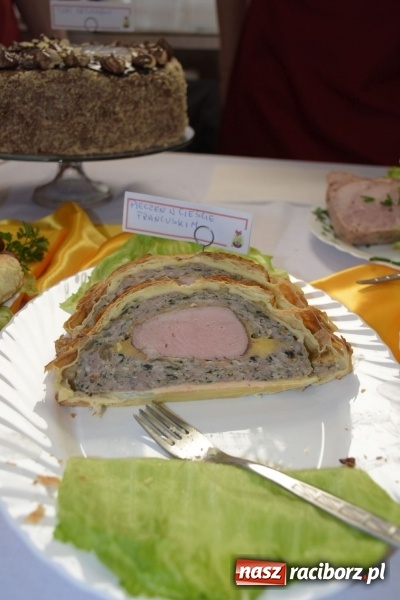 Zdjęcie w galerii na portalu naszraciborz.pl: Na słodko i przy muzyce. Kiermasz w Tworkowie [FOTO i WIDEO] wiadomości z regionu