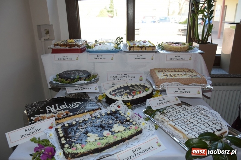 Zdjęcie w galerii na portalu naszraciborz.pl: Na słodko i przy muzyce. Kiermasz w Tworkowie [FOTO i WIDEO] wiadomości z regionu