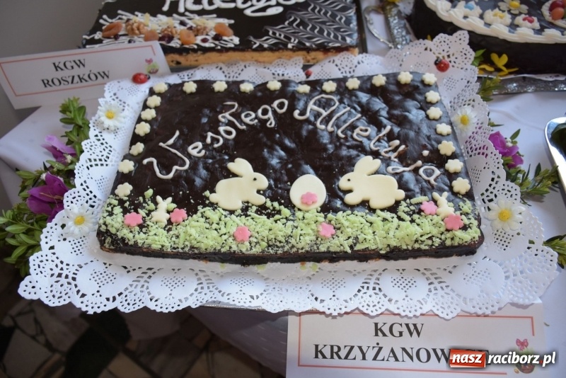 Zdjęcie w galerii na portalu naszraciborz.pl: Na słodko i przy muzyce. Kiermasz w Tworkowie [FOTO i WIDEO] wiadomości z regionu