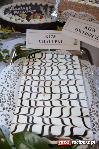 Zdjęcie w galerii na portalu naszraciborz.pl: Na słodko i przy muzyce. Kiermasz w Tworkowie [FOTO i WIDEO] wiadomości z regionu