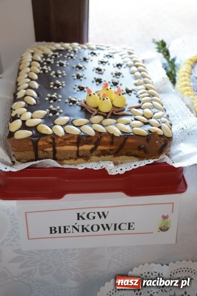 Zdjęcie w galerii na portalu naszraciborz.pl: Na słodko i przy muzyce. Kiermasz w Tworkowie [FOTO i WIDEO] wiadomości z regionu