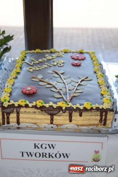 Zdjęcie w galerii na portalu naszraciborz.pl: Na słodko i przy muzyce. Kiermasz w Tworkowie [FOTO i WIDEO] wiadomości z regionu