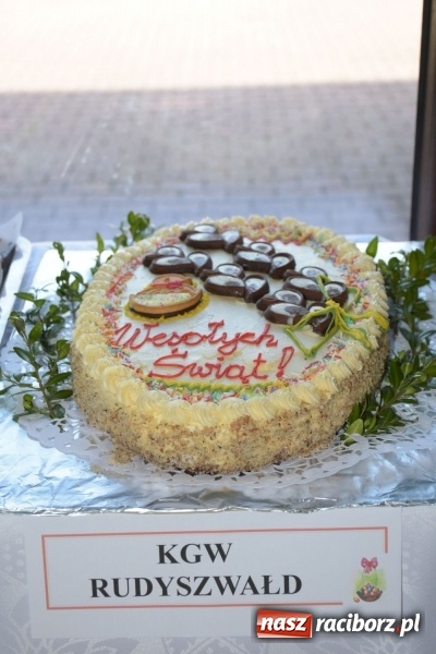 Zdjęcie w galerii na portalu naszraciborz.pl: Na słodko i przy muzyce. Kiermasz w Tworkowie [FOTO i WIDEO] wiadomości z regionu