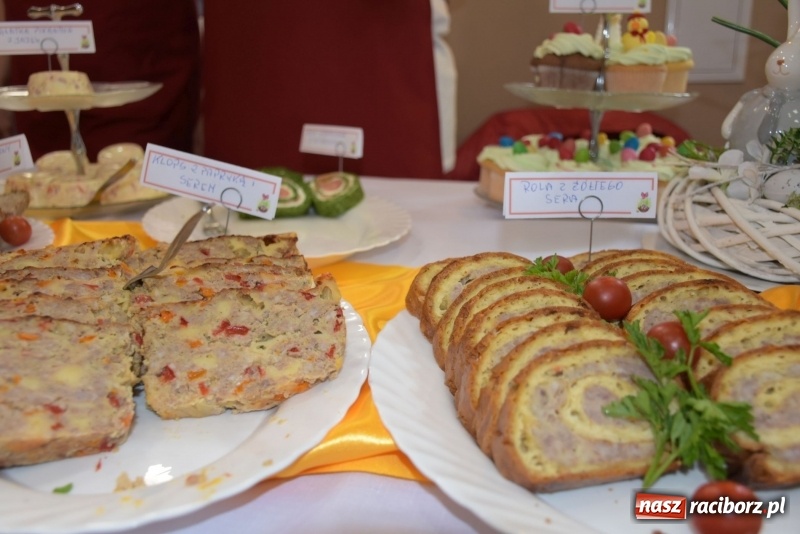 Zdjęcie w galerii na portalu naszraciborz.pl: Na słodko i przy muzyce. Kiermasz w Tworkowie [FOTO i WIDEO] wiadomości z regionu