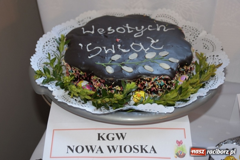 Zdjęcie w galerii na portalu naszraciborz.pl: Na słodko i przy muzyce. Kiermasz w Tworkowie [FOTO i WIDEO] wiadomości z regionu