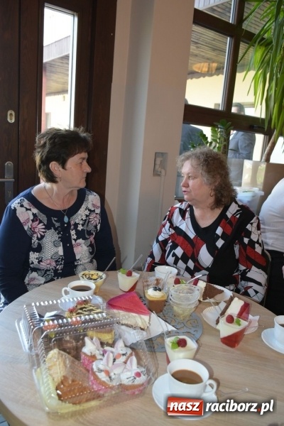 Zdjęcie w galerii na portalu naszraciborz.pl: Na słodko i przy muzyce. Kiermasz w Tworkowie [FOTO i WIDEO] wiadomości z regionu