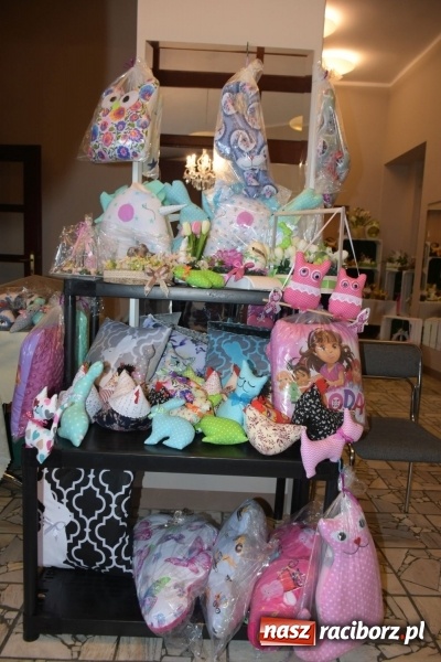 Zdjęcie w galerii na portalu naszraciborz.pl: Na słodko i przy muzyce. Kiermasz w Tworkowie [FOTO i WIDEO] wiadomości z regionu