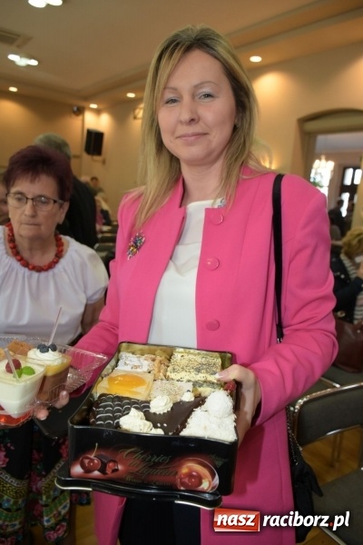 Zdjęcie w galerii na portalu naszraciborz.pl: Na słodko i przy muzyce. Kiermasz w Tworkowie [FOTO i WIDEO] wiadomości z regionu