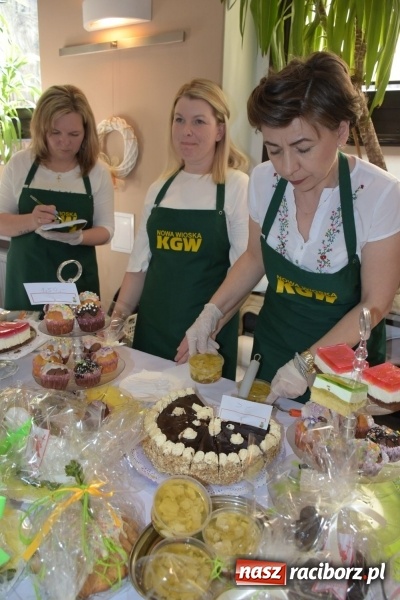 Zdjęcie w galerii na portalu naszraciborz.pl: Na słodko i przy muzyce. Kiermasz w Tworkowie [FOTO i WIDEO] wiadomości z regionu