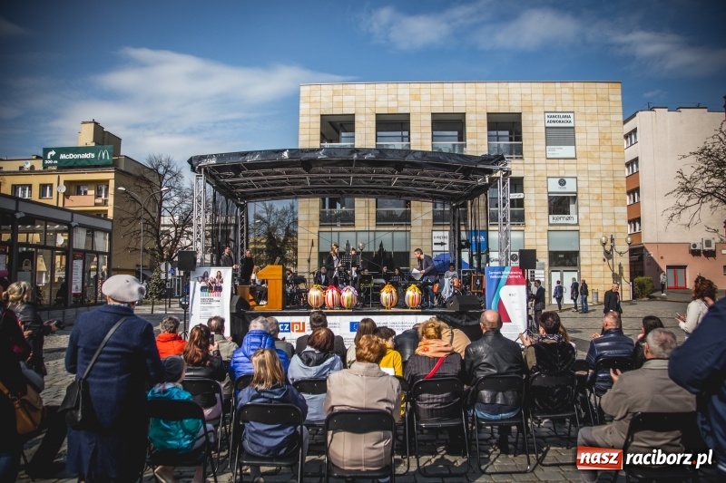 Zdjęcie w galerii na portalu naszraciborz.pl: Wielkanocny jarmark na raciborskim Rynku [FOTO] wiadomości z regionu