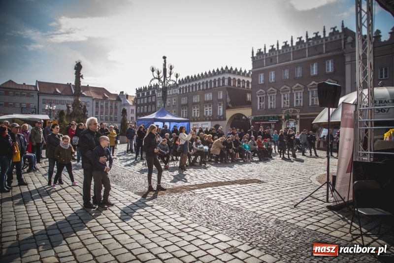 Zdjęcie w galerii na portalu naszraciborz.pl: Wielkanocny jarmark na raciborskim Rynku [FOTO] wiadomości z regionu