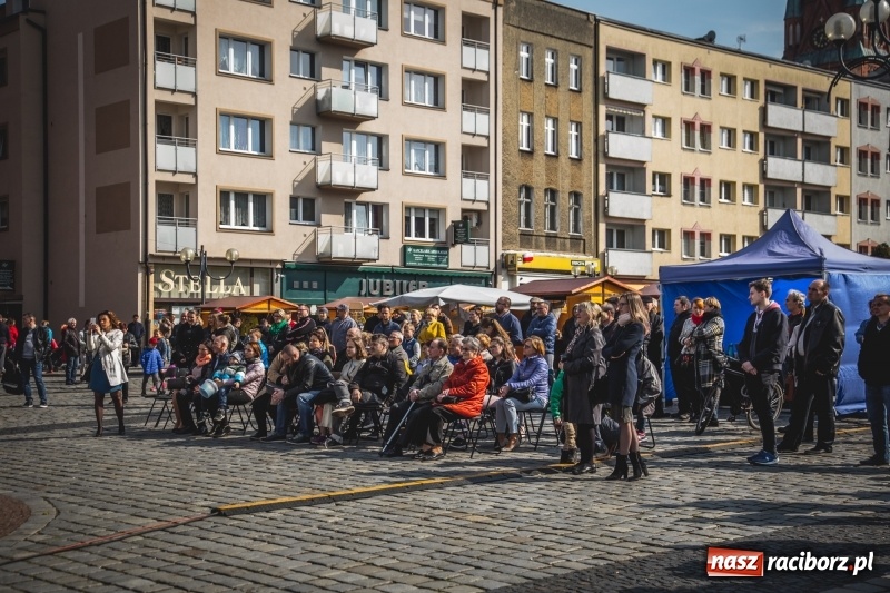 Zdjęcie w galerii na portalu naszraciborz.pl: Wielkanocny jarmark na raciborskim Rynku [FOTO] wiadomości z regionu