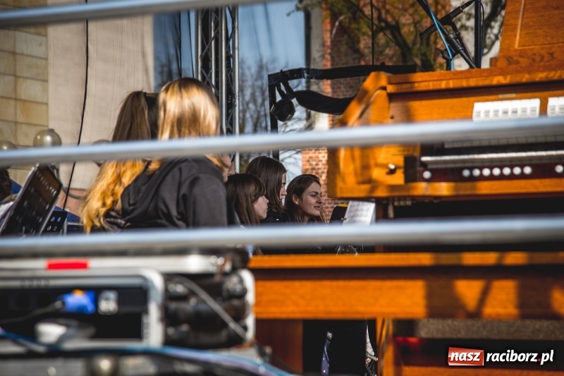 Zdjęcie w galerii na portalu naszraciborz.pl: Wielkanocny jarmark na raciborskim Rynku [FOTO] wiadomości z regionu