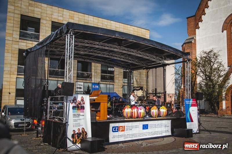 Zdjęcie w galerii na portalu naszraciborz.pl: Wielkanocny jarmark na raciborskim Rynku [FOTO] wiadomości z regionu