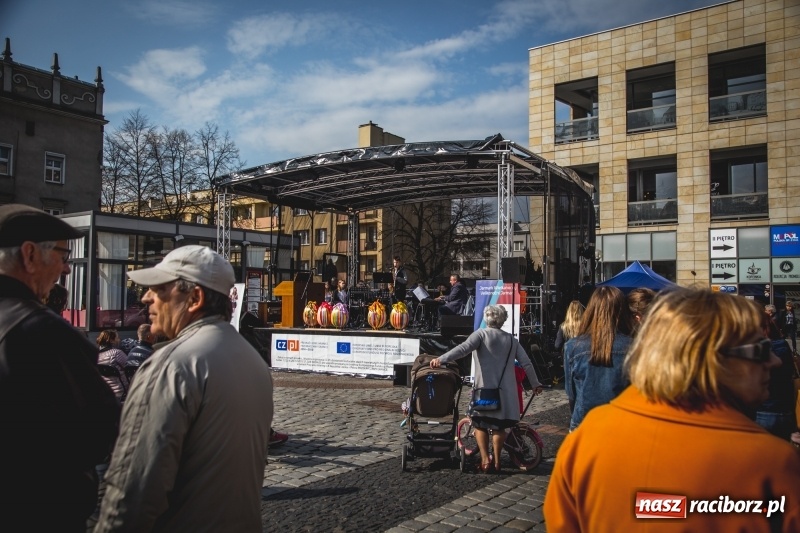 Zdjęcie w galerii na portalu naszraciborz.pl: Wielkanocny jarmark na raciborskim Rynku [FOTO] wiadomości z regionu