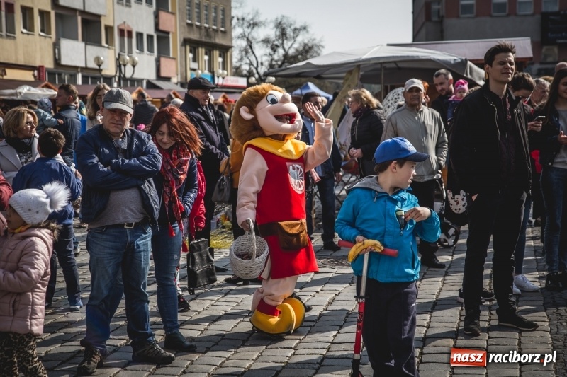 Zdjęcie w galerii na portalu naszraciborz.pl: Wielkanocny jarmark na raciborskim Rynku [FOTO] wiadomości z regionu