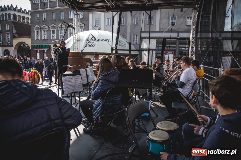 Zdjęcie w galerii na portalu naszraciborz.pl: Wielkanocny jarmark na raciborskim Rynku [FOTO] wiadomości z regionu