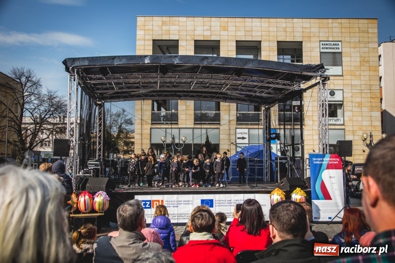 Zdjęcie w galerii na portalu naszraciborz.pl: Wielkanocny jarmark na raciborskim Rynku [FOTO] wiadomości z regionu