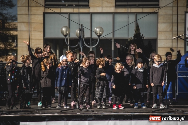 Zdjęcie w galerii na portalu naszraciborz.pl: Wielkanocny jarmark na raciborskim Rynku [FOTO] wiadomości z regionu