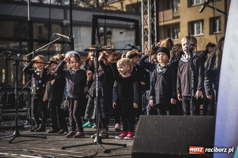 Zdjęcie w galerii na portalu naszraciborz.pl: Wielkanocny jarmark na raciborskim Rynku [FOTO] wiadomości z regionu