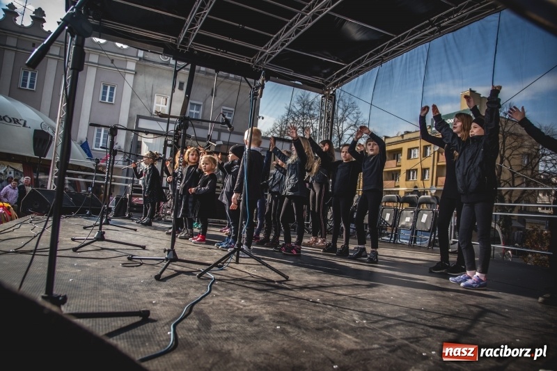 Zdjęcie w galerii na portalu naszraciborz.pl: Wielkanocny jarmark na raciborskim Rynku [FOTO] wiadomości z regionu