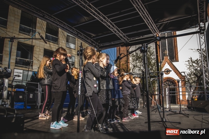 Zdjęcie w galerii na portalu naszraciborz.pl: Wielkanocny jarmark na raciborskim Rynku [FOTO] wiadomości z regionu
