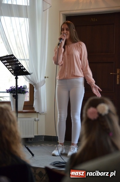 Zdjęcie w galerii na portalu naszraciborz.pl: Wiosenne śpiewanie przy Kossakach [FOTO] wiadomości z regionu