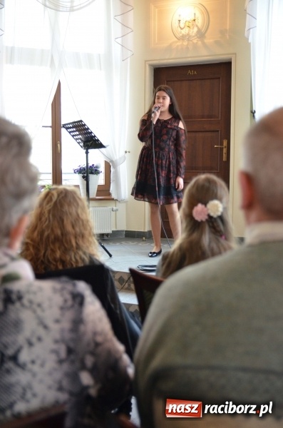 Zdjęcie w galerii na portalu naszraciborz.pl: Wiosenne śpiewanie przy Kossakach [FOTO] wiadomości z regionu