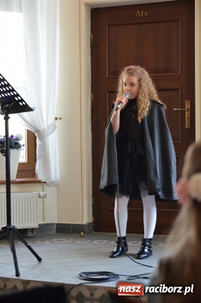 Zdjęcie w galerii na portalu naszraciborz.pl: Wiosenne śpiewanie przy Kossakach [FOTO] wiadomości z regionu