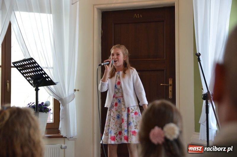 Zdjęcie w galerii na portalu naszraciborz.pl: Wiosenne śpiewanie przy Kossakach [FOTO] wiadomości z regionu