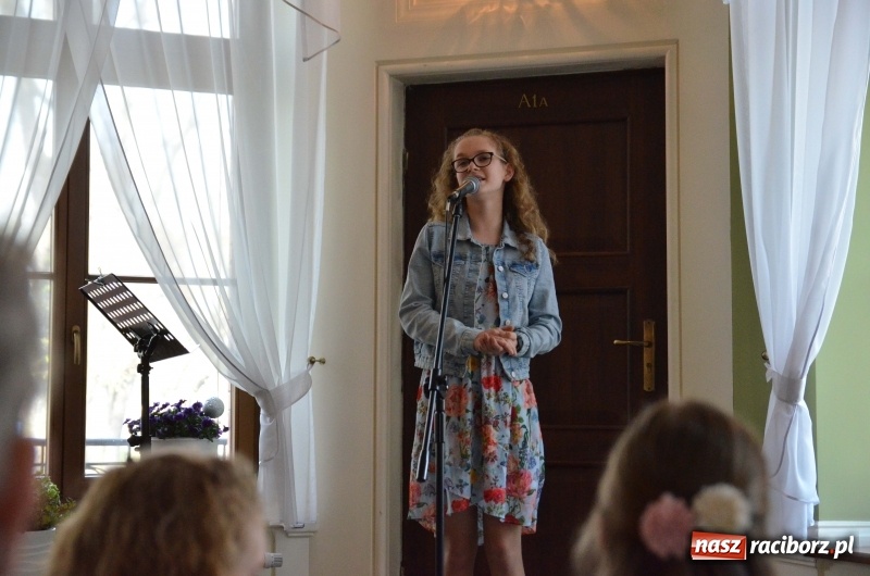 Zdjęcie w galerii na portalu naszraciborz.pl: Wiosenne śpiewanie przy Kossakach [FOTO] wiadomości z regionu