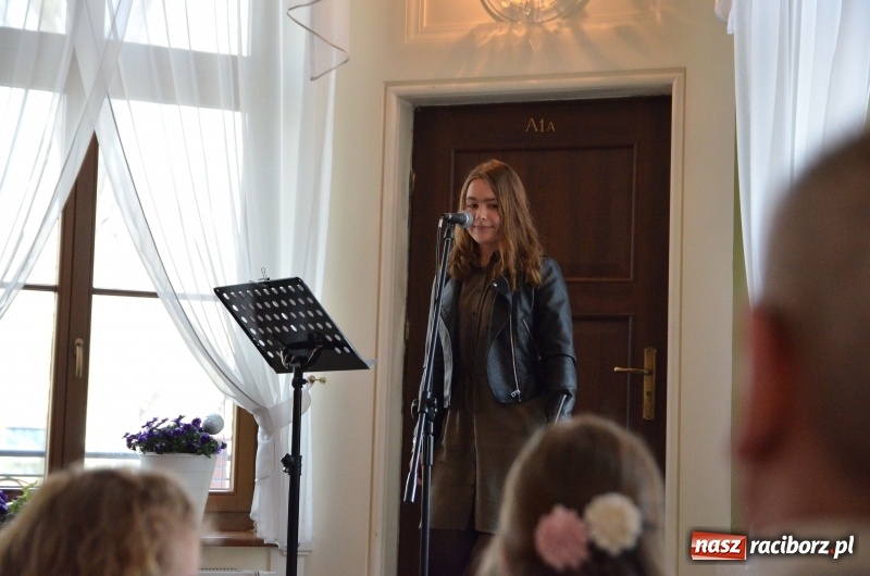 Zdjęcie w galerii na portalu naszraciborz.pl: Wiosenne śpiewanie przy Kossakach [FOTO] wiadomości z regionu