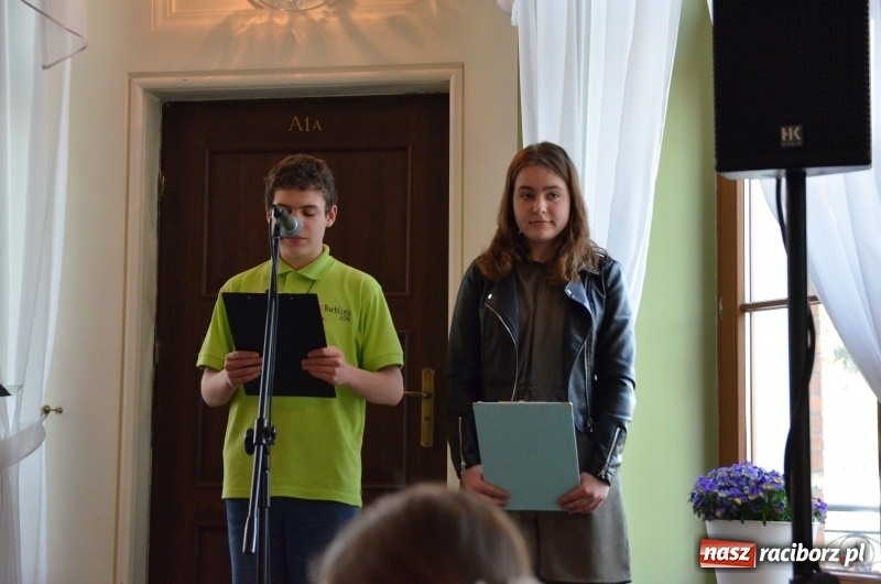 Zdjęcie w galerii na portalu naszraciborz.pl: Wiosenne śpiewanie przy Kossakach [FOTO] wiadomości z regionu